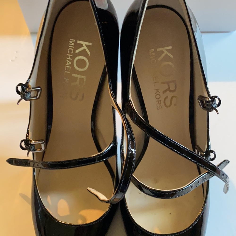KORS - heels ๐ - Picture 2 of 4